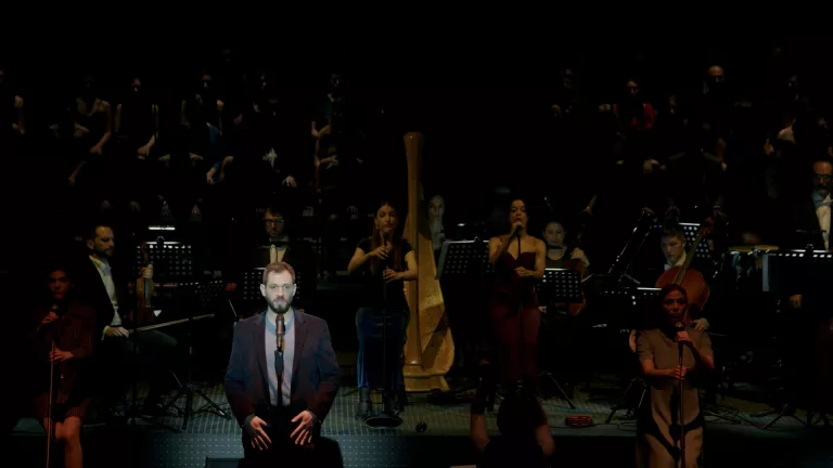 Production still from Το Φουλάρι