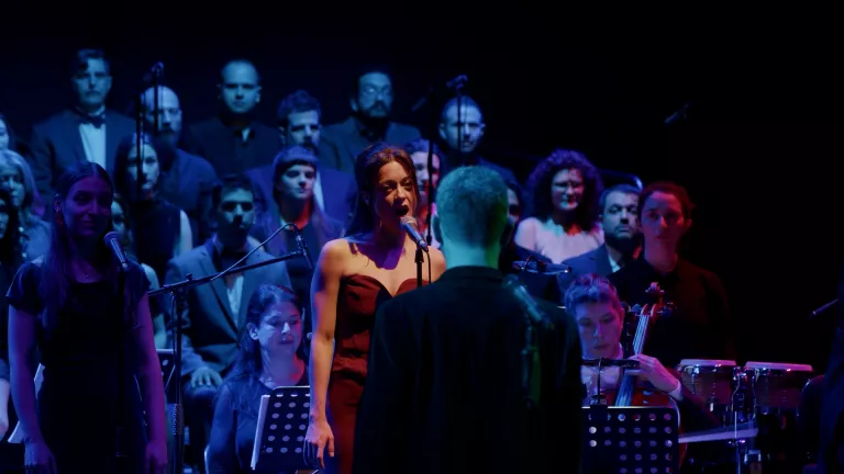 Production still from Το Φουλάρι